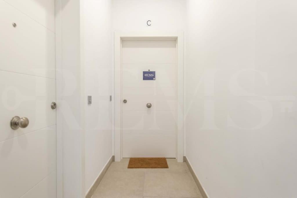 Fresh & Stylish Apartment With Parking By Rems Málaga Extérieur photo