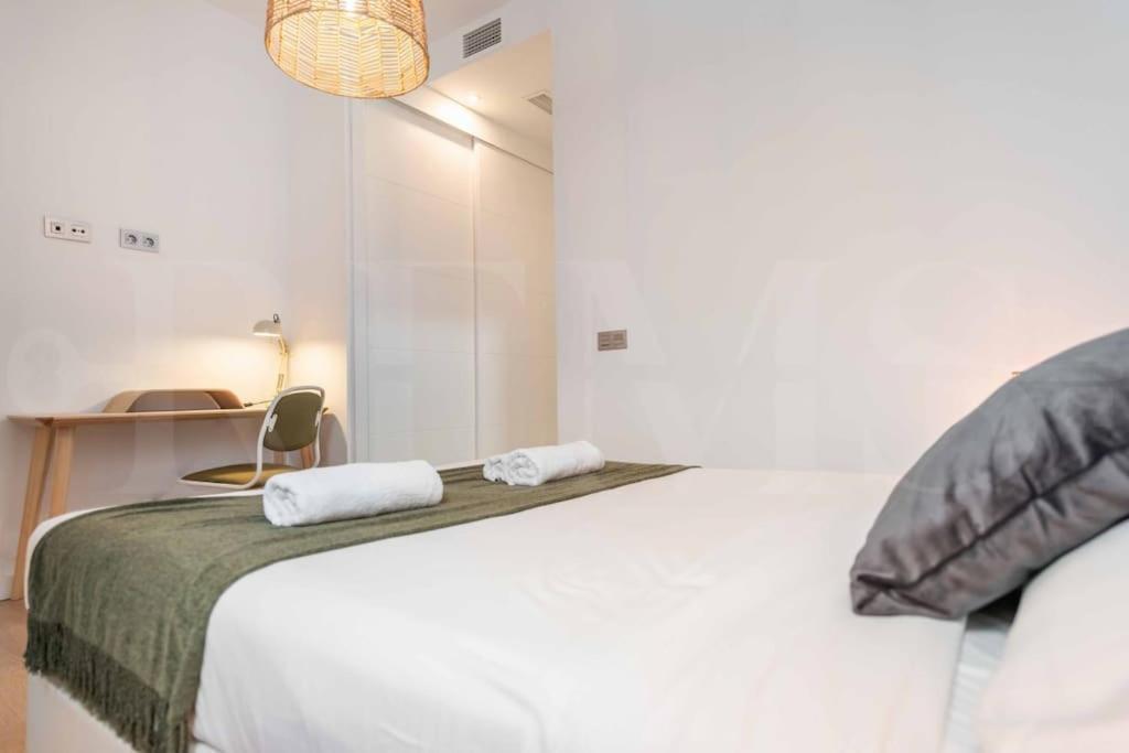 Fresh & Stylish Apartment With Parking By Rems Málaga Extérieur photo