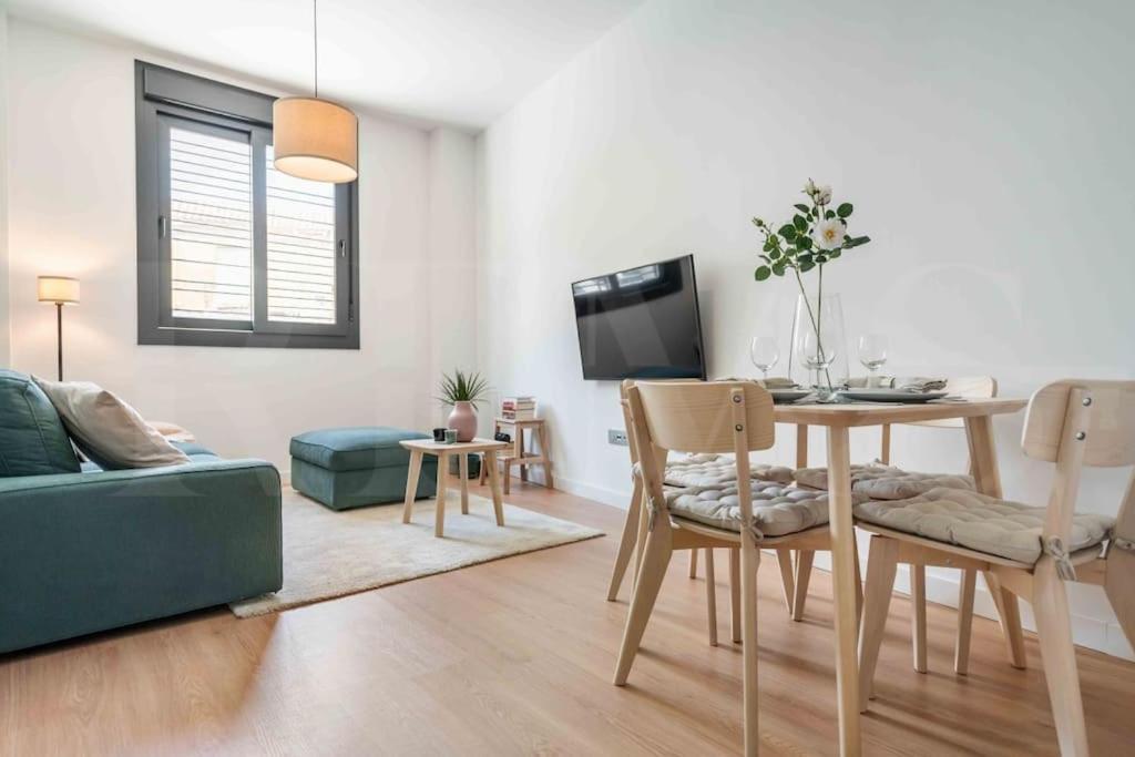 Fresh & Stylish Apartment With Parking By Rems Málaga Extérieur photo