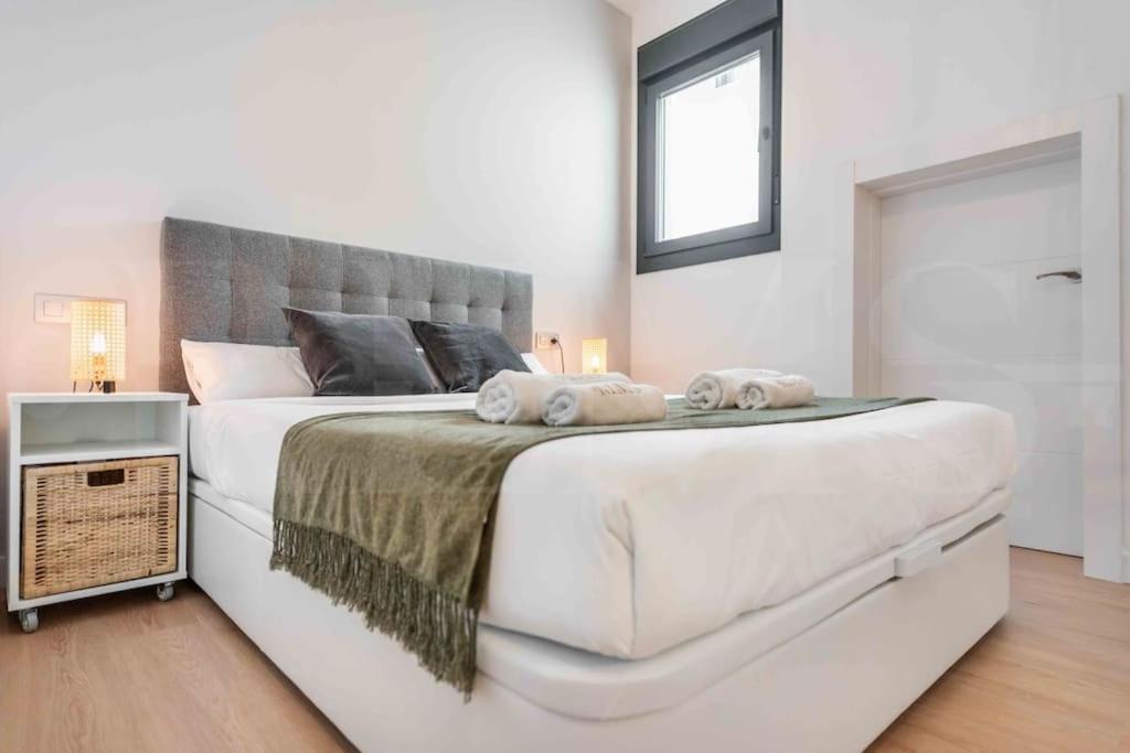 Fresh & Stylish Apartment With Parking By Rems Málaga Extérieur photo