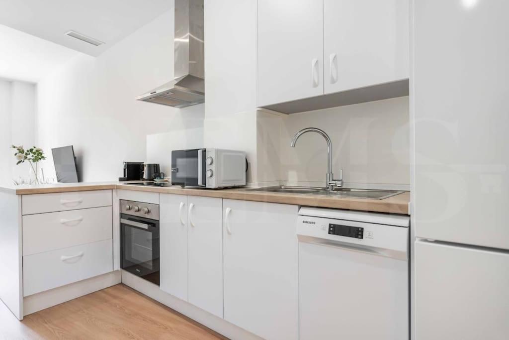 Fresh & Stylish Apartment With Parking By Rems Málaga Extérieur photo
