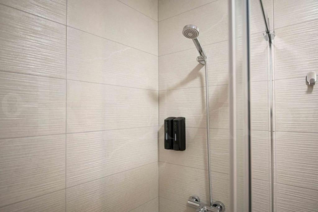 Fresh & Stylish Apartment With Parking By Rems Málaga Extérieur photo
