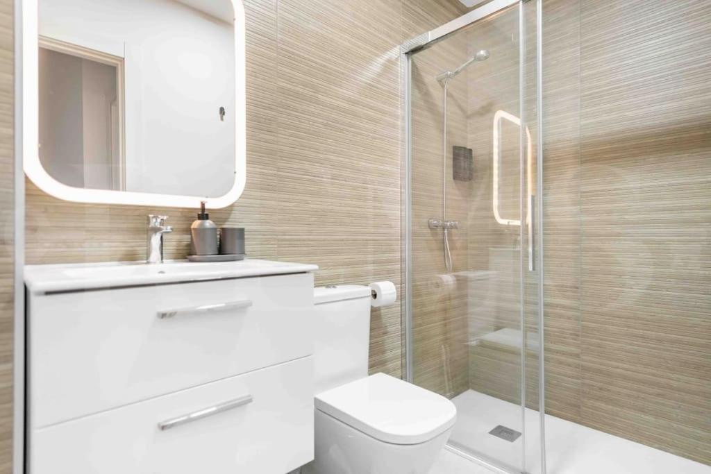 Fresh & Stylish Apartment With Parking By Rems Málaga Extérieur photo