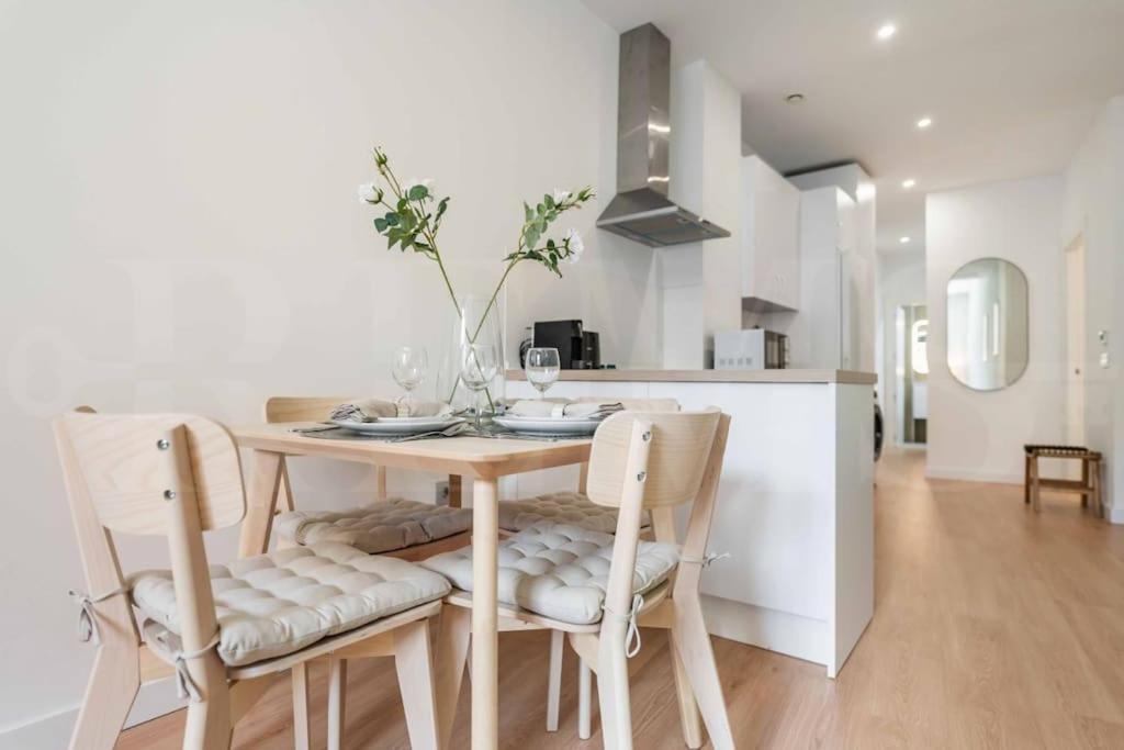 Fresh & Stylish Apartment With Parking By Rems Málaga Extérieur photo