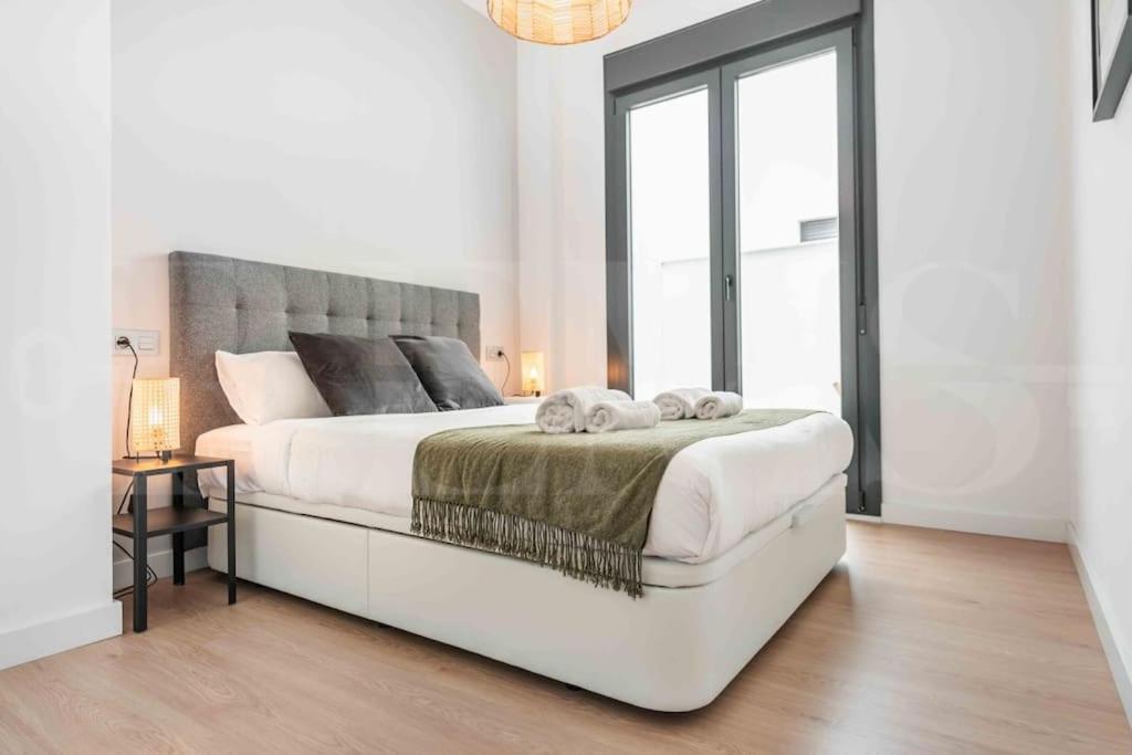 Fresh & Stylish Apartment With Parking By Rems Málaga Extérieur photo