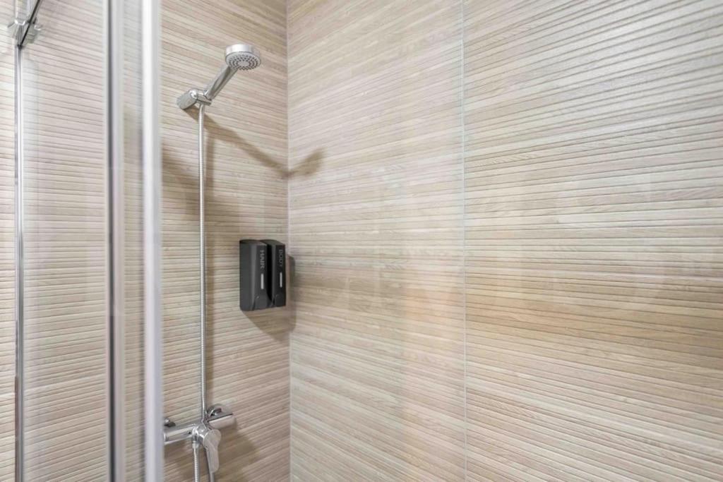 Fresh & Stylish Apartment With Parking By Rems Málaga Extérieur photo